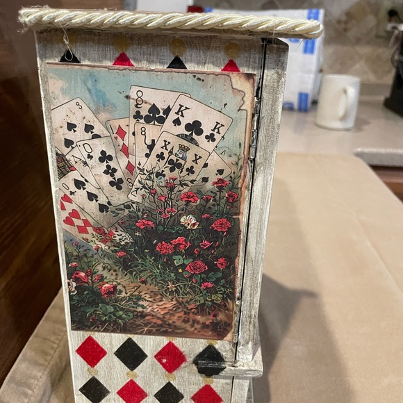 Alice in Wonderland Jewelry Box - Picture 3 of 8